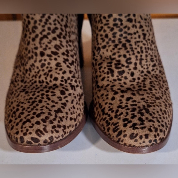 Madewell Laura Leopard Print Heeled Chelsea Boot in Spotted Calf Hair Size 7. - Picture 2 of 10